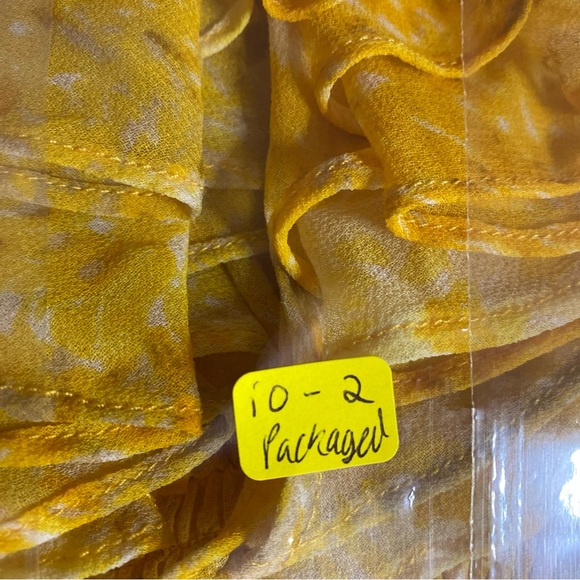 B. Tru Women MEDIUM Blouse Top Sheer See Through Floral Button Adult Fashion Fun - Picture 8 of 8